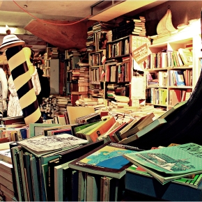 Libreria “Acqua Alta”: immergersi nei libri a Venezia.