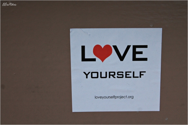 "Love Yourself", sul Ponte di Brooklyn.